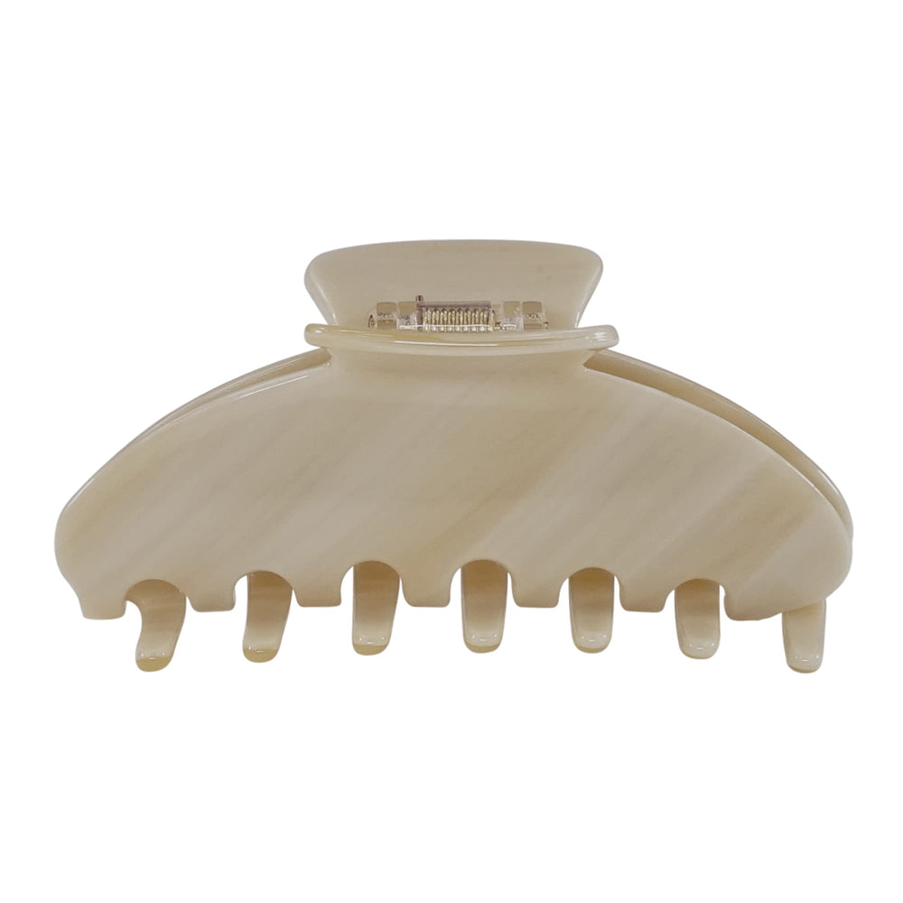 Hana Mia luxury cream clip close-up for everyday use and gentle hair hold.