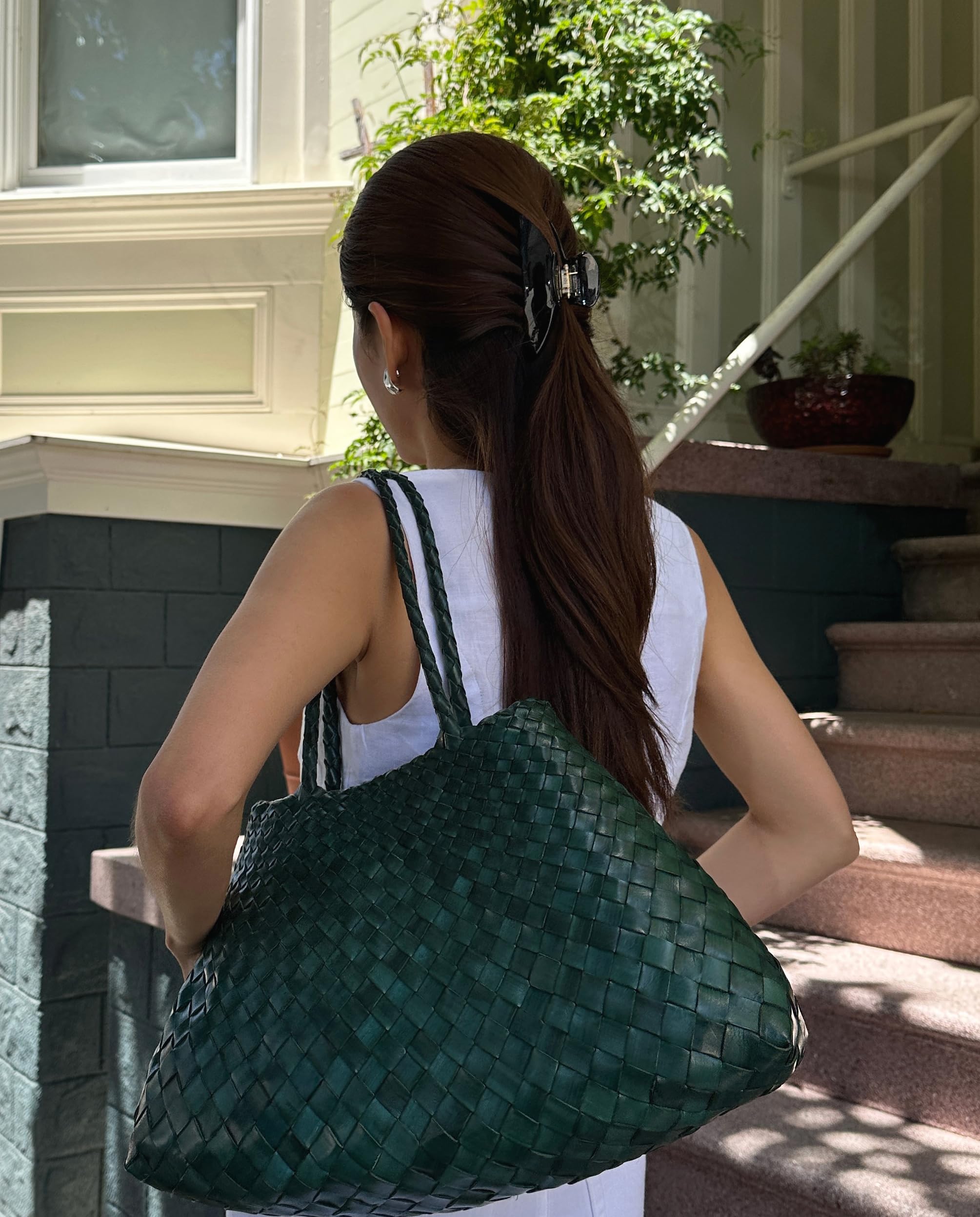 Hana Mia daily-use black clip complements casual and dressy looks.