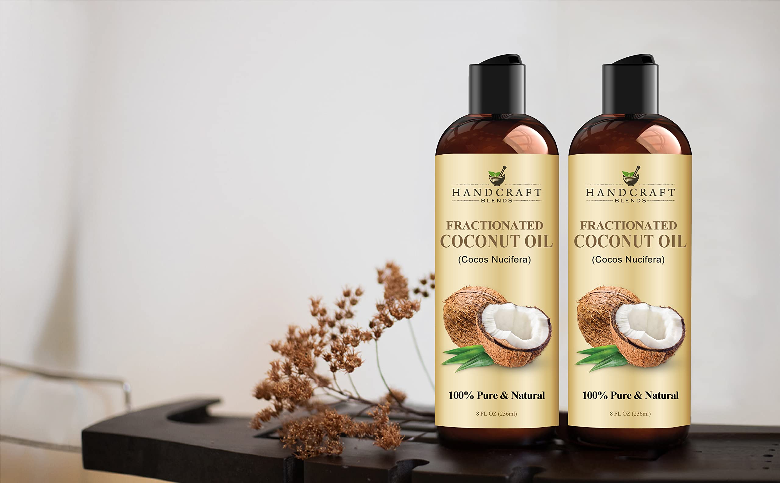 Masaje suave con aceite de coco fraccionado para piel relajada.