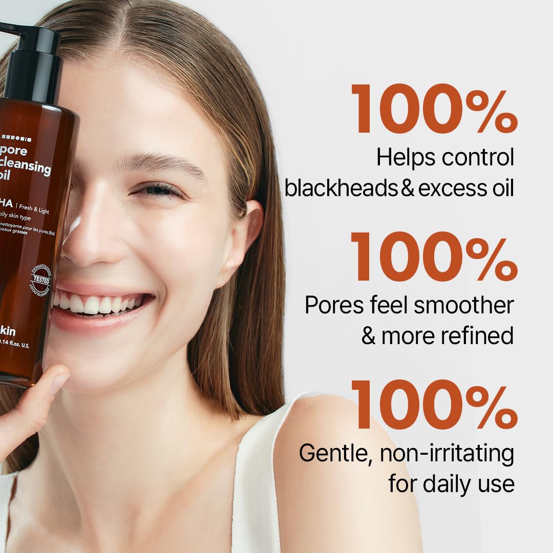 Hanskin BHA Pore Cleansing Oil applied around nose helps remove clogged pores.