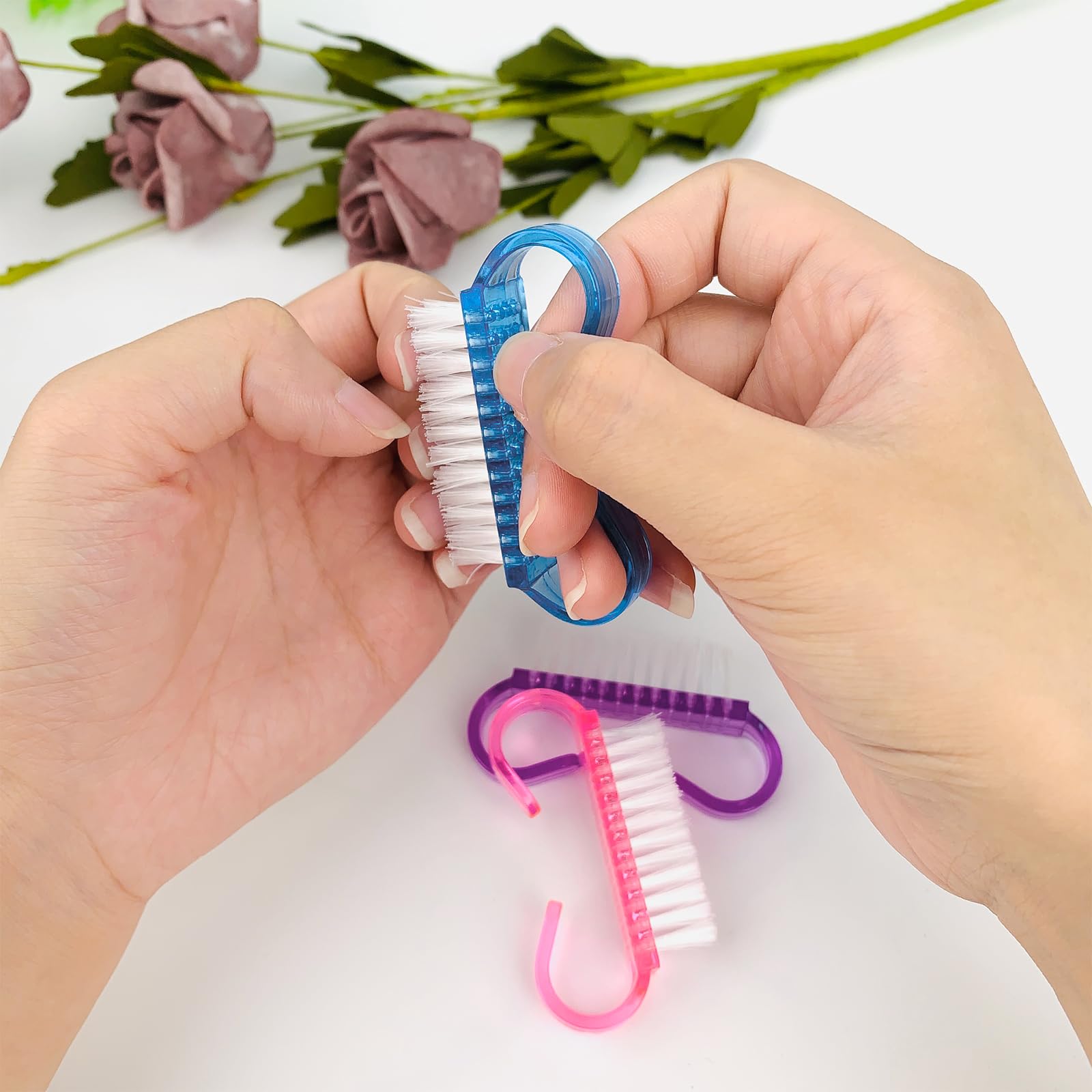 HANWER Small brush size ideal for travel and compact storage.