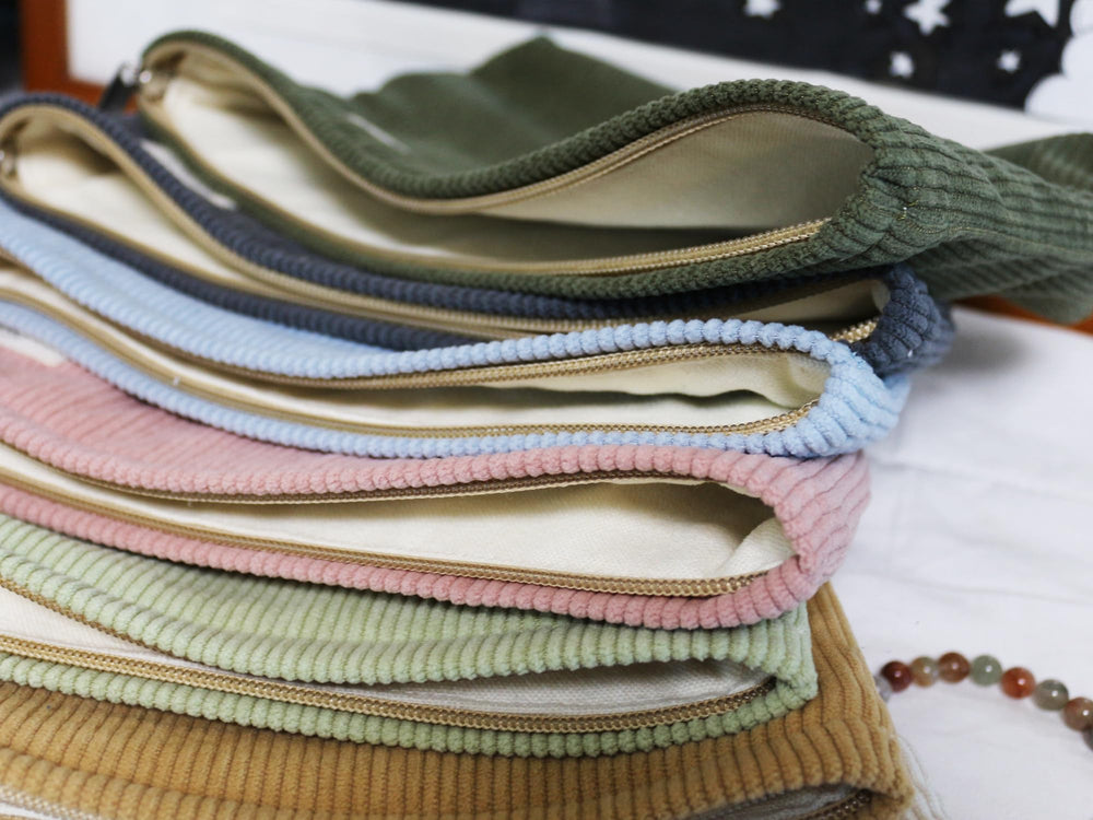 HAPPYHEIDI corduroy cosmetics pouch ready for gym or weekend trip