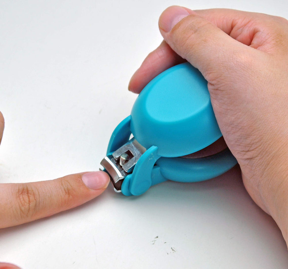 HARAC no-mess nail catcher keeps nails contained during trimming