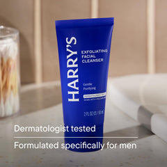 Harry's exfoliating face wash: espuma densa durante la aplicación, sensación suave.