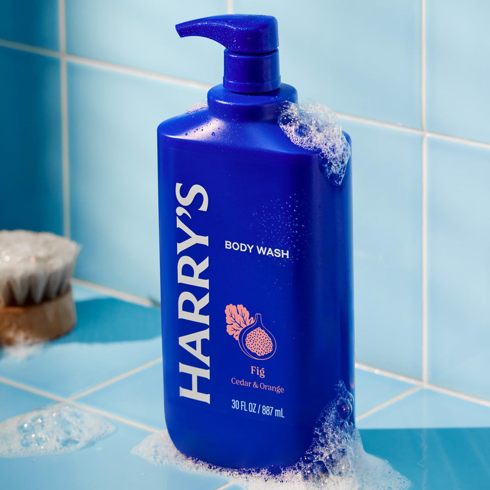 Ritual matutino con gel de ducha higo de Harry's para hombres.