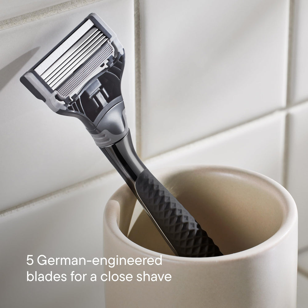 Harry's ergonomic grip on the Truman handle enables controlled, confident passes.