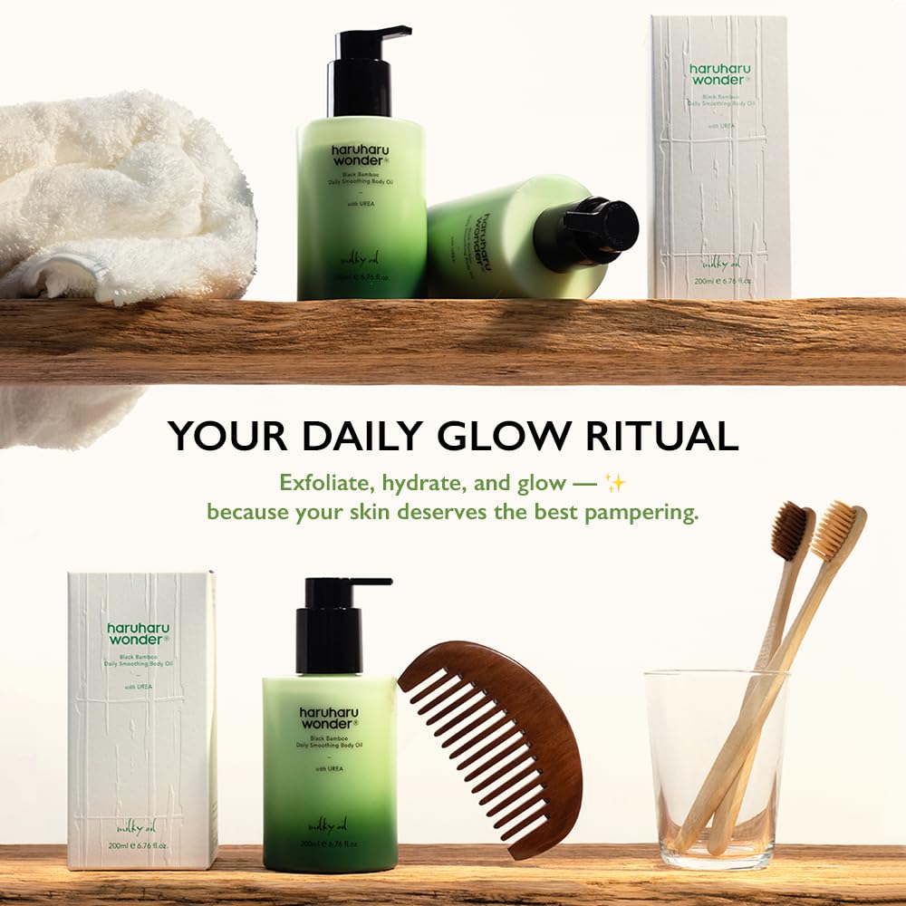 HARUHARU Wonder Black Bamboo Oil pump-dispense enables quick absorption.