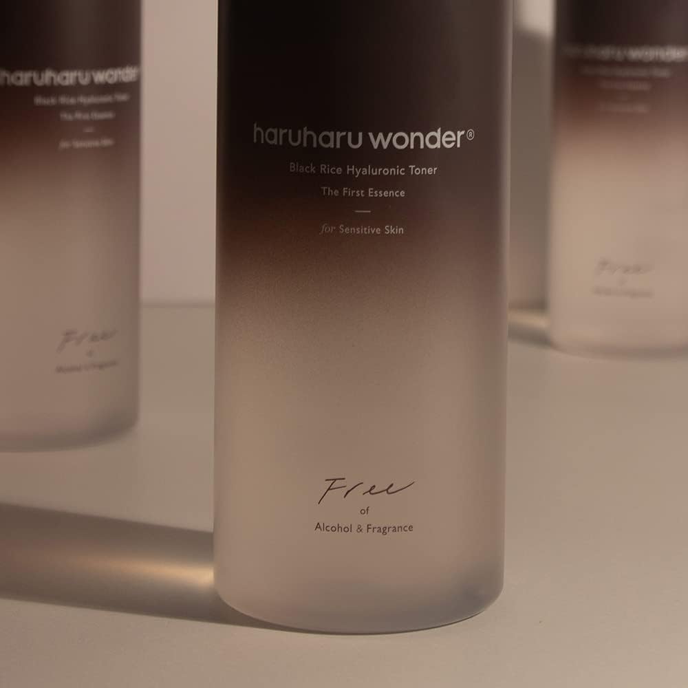 HARUHARU Wonder Black Rice Hyaluronic Toner label highlighting fragrance-free formula.