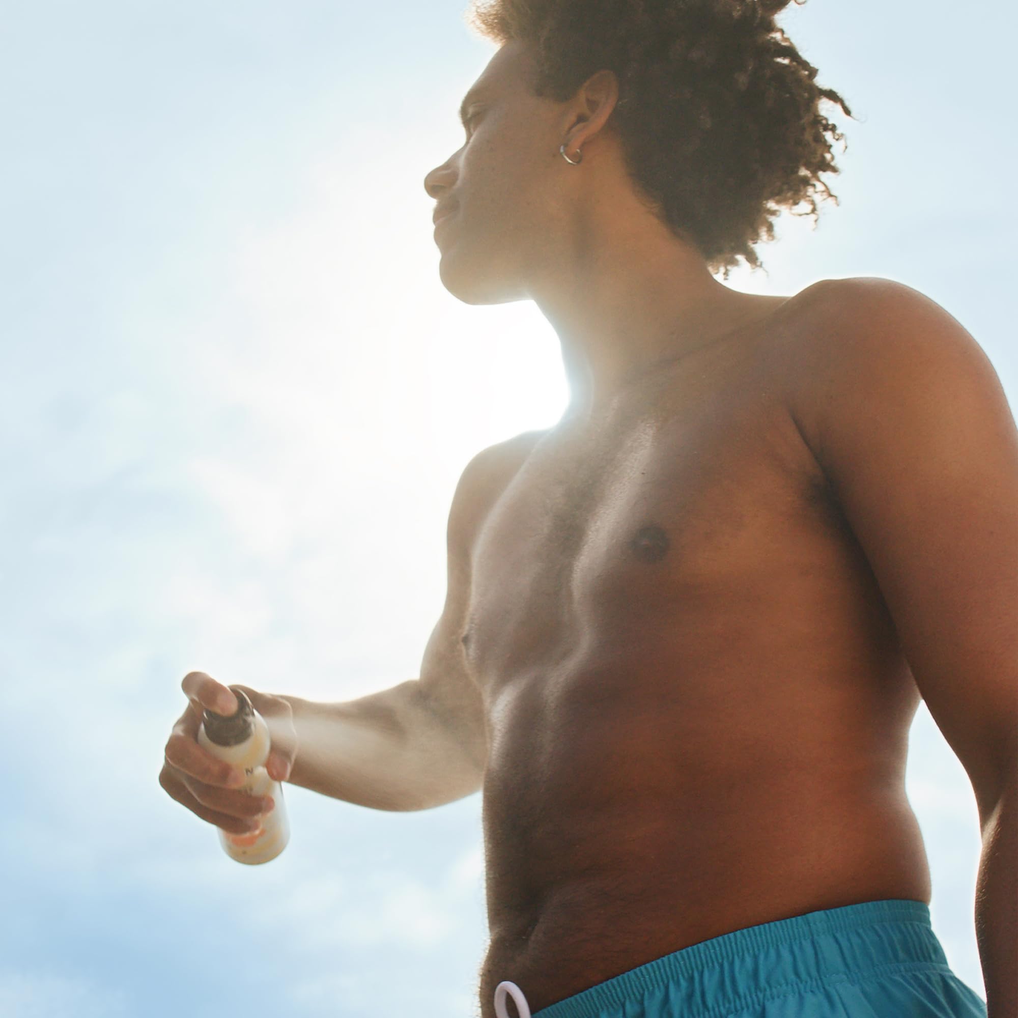 Hawaiian Tropic Weightless spray resists water for up to 80 minutes.