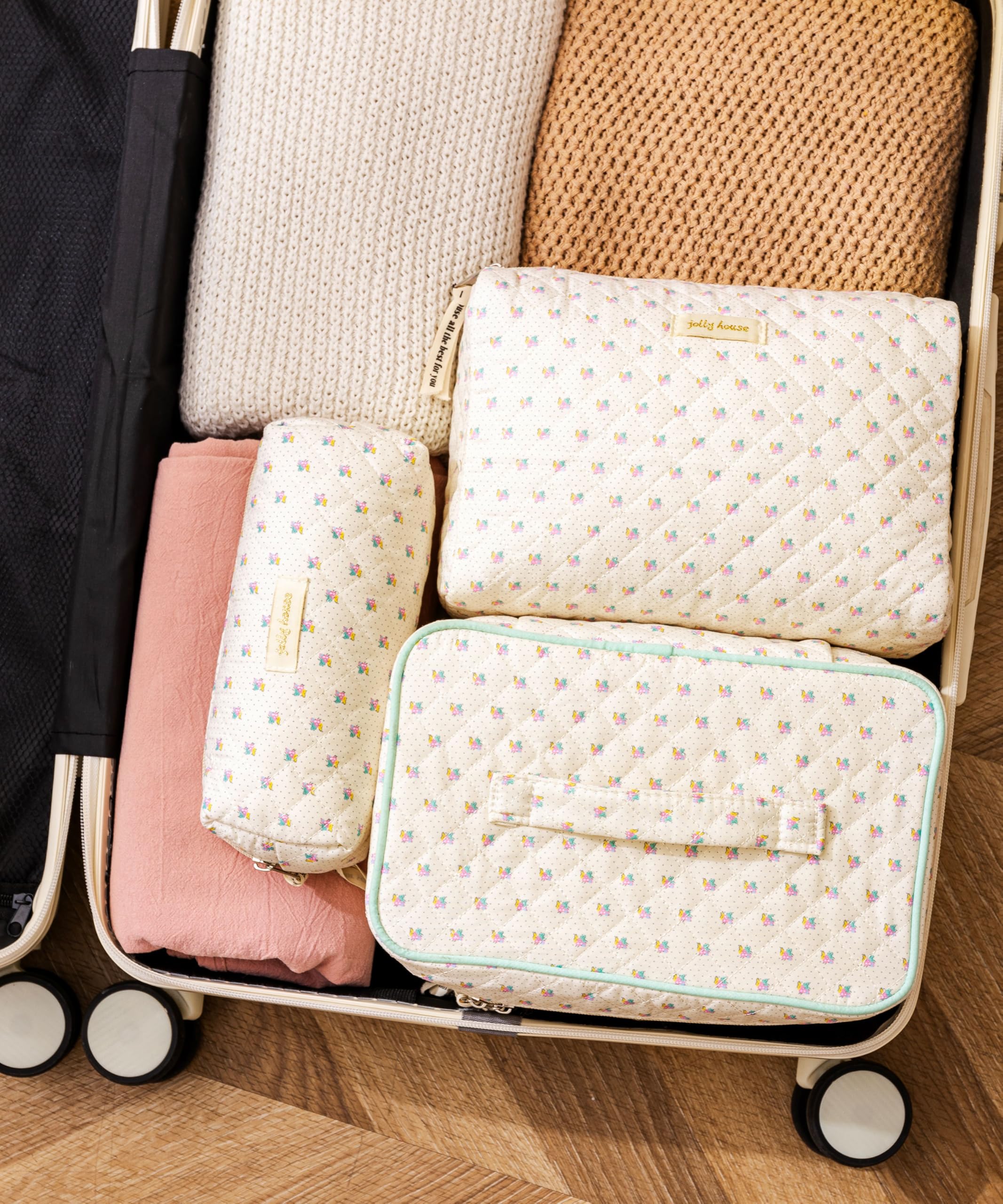 HBselect floral pattern cosmetic bag adds style to daily routine.