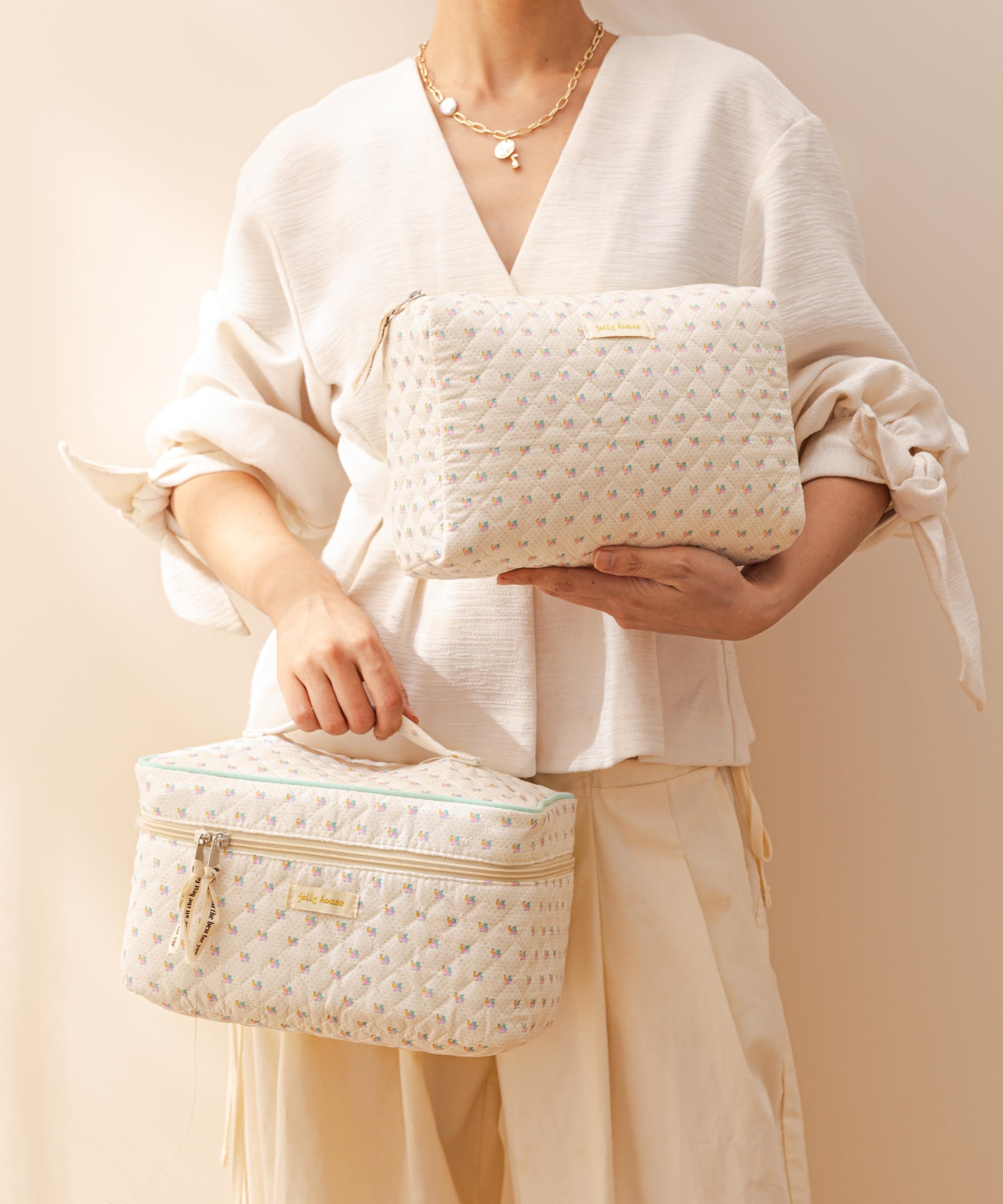 HBselect portable makeup bag, perfect for handbag travel.
