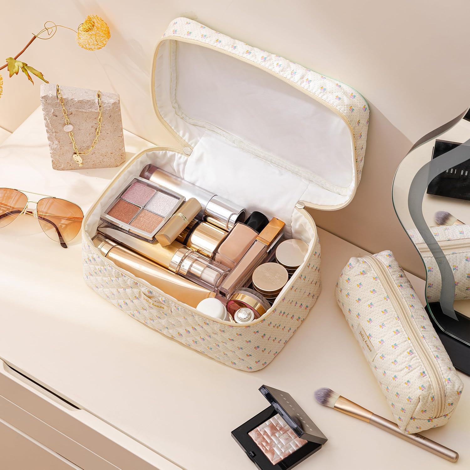 HBselect three-piece cotton makeup bag set suitable for travel.