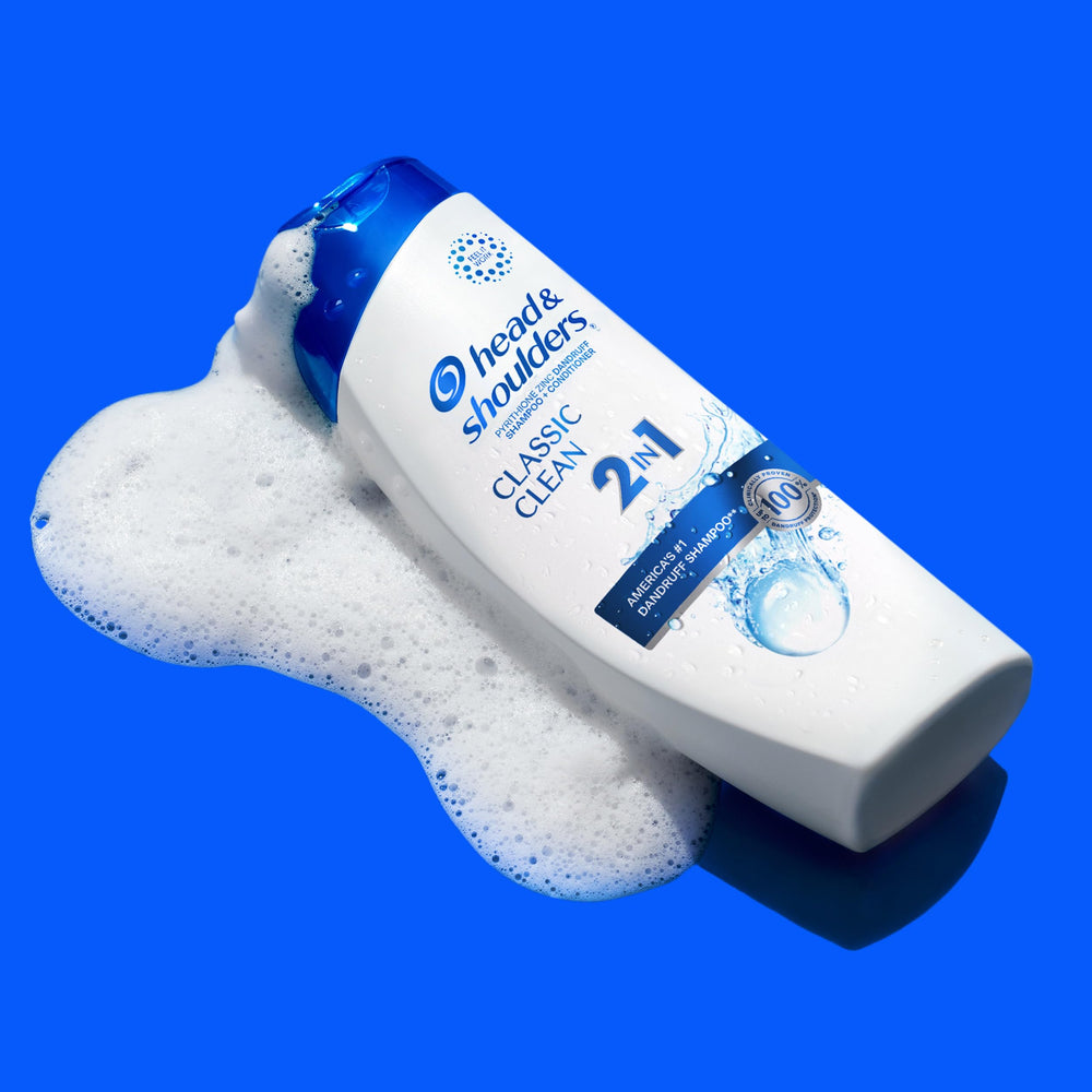 Head & Shoulders Classic Clean water splash conveys refreshing rinse and scalp care.