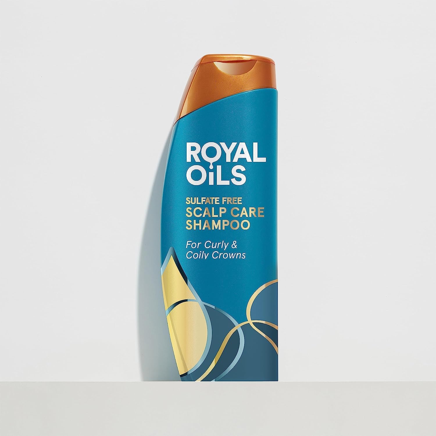 Head & Shoulders Royal Oils application routine shot, massaging wet hair with shampoo.
