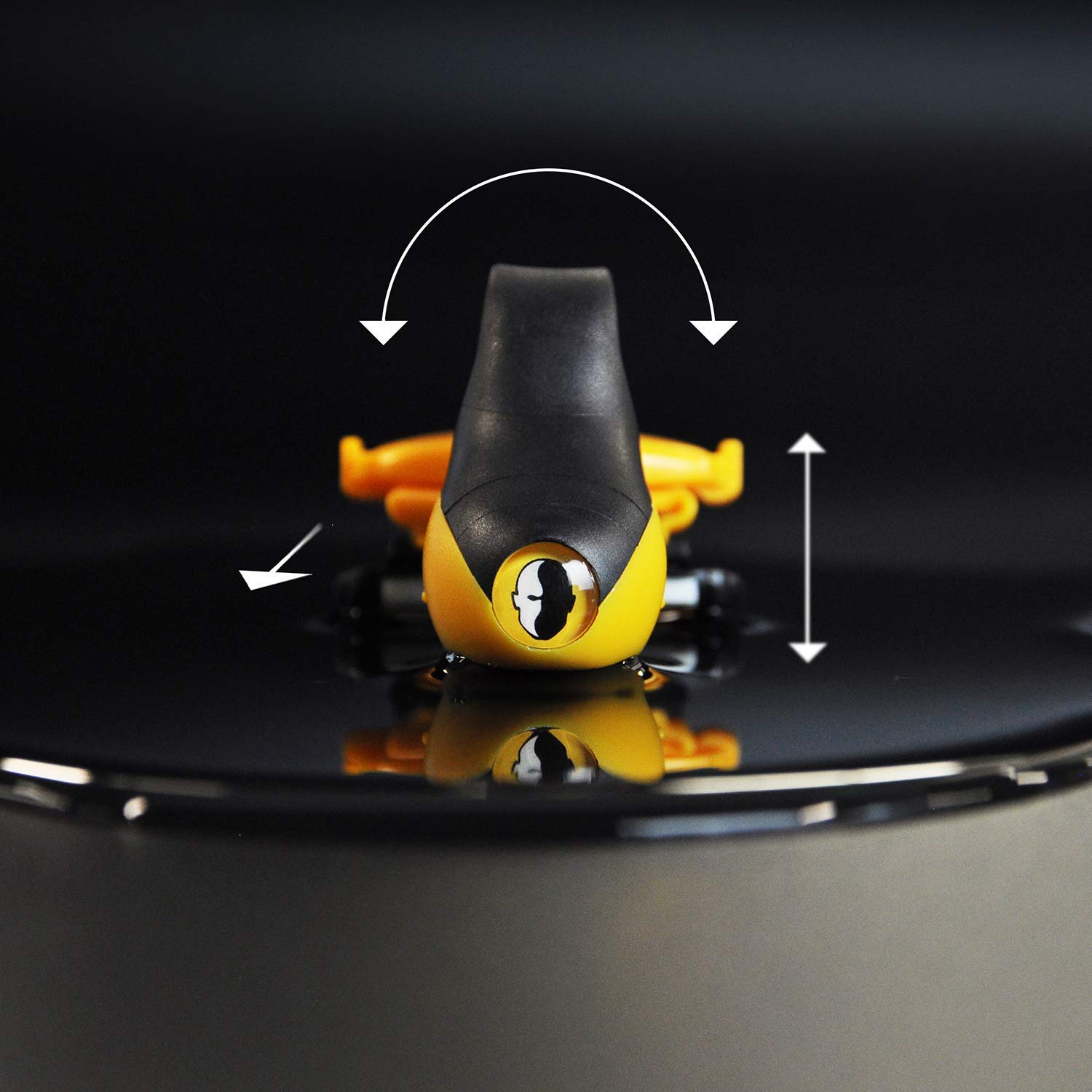 HeadBlade Moto side grip, palm-friendly control for precise shaving