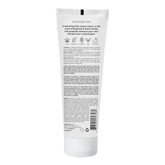 Hempz bronceado gradual: aplicación suave de crema para tono progresivo.