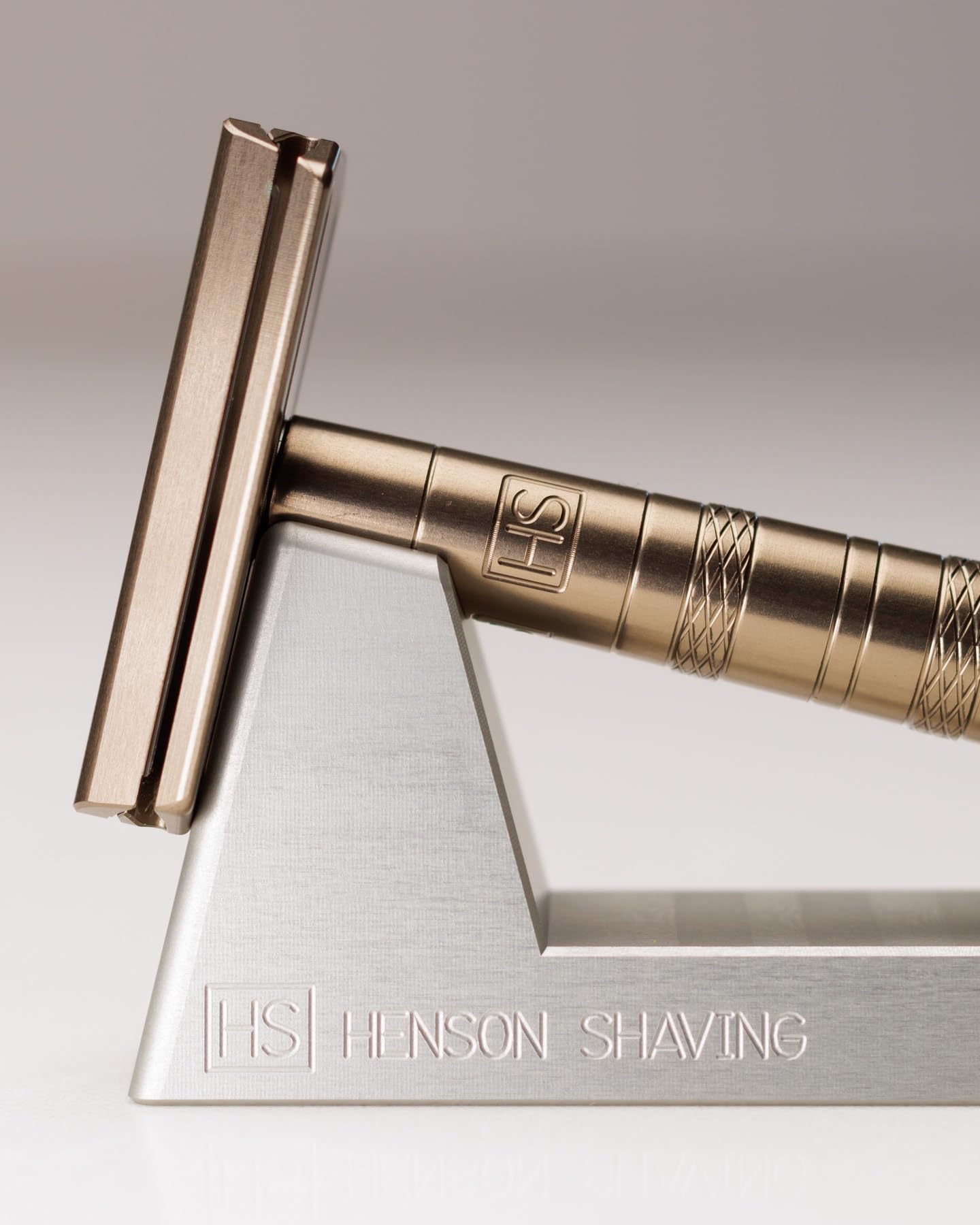 Henson Razor Stand canadian-design reflects quality craftsmanship.