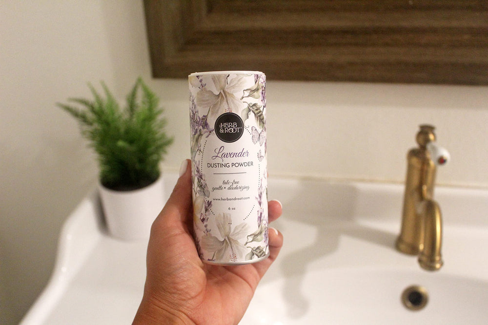 Herb & Root vanila talc-free powder keeps skin dry and comfortable.
