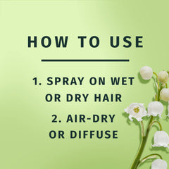 Aroma fresco de lirio en Herbal Essences para rizos durante el peinado.