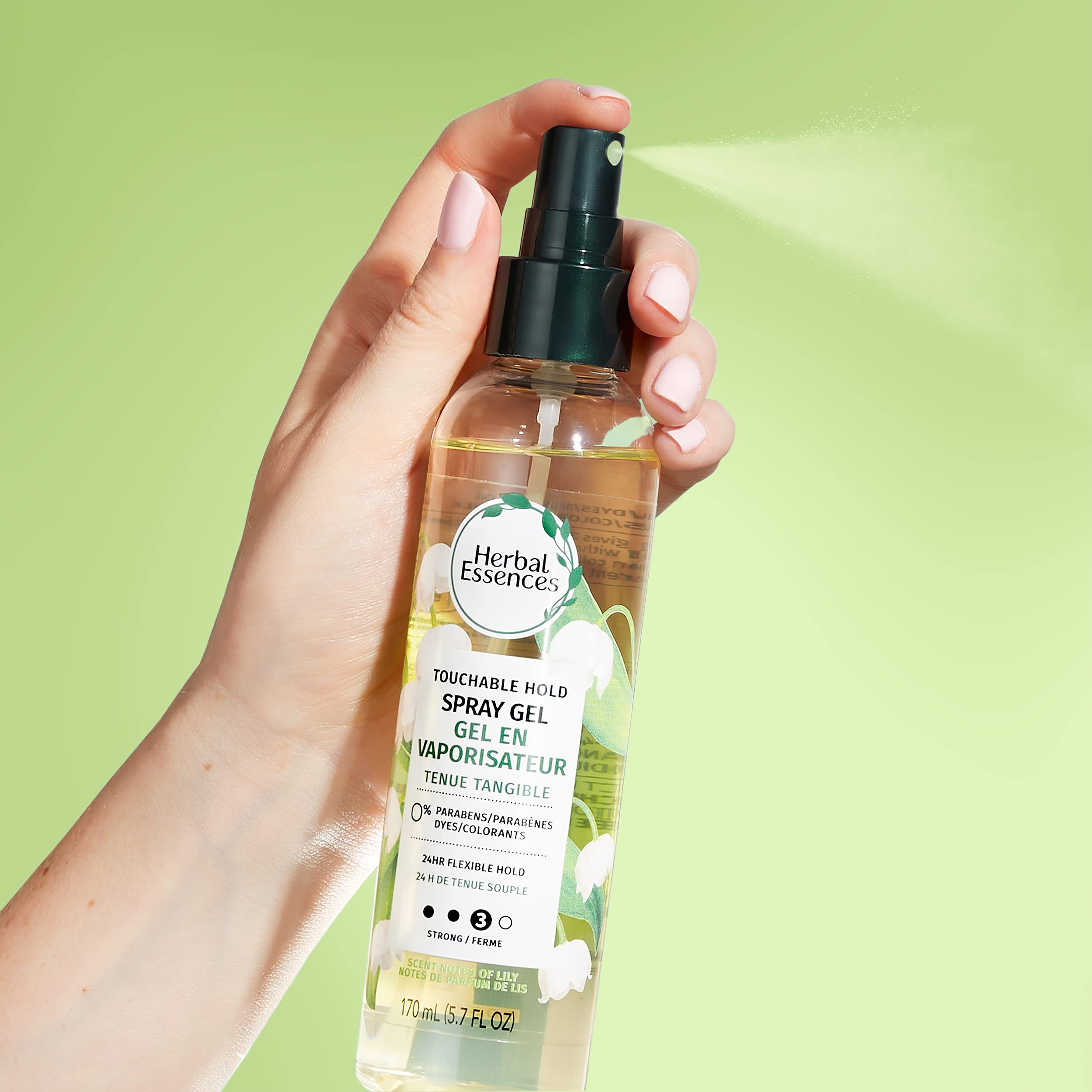 Fijación suave para rizos con Herbal Essences, tacto natural.