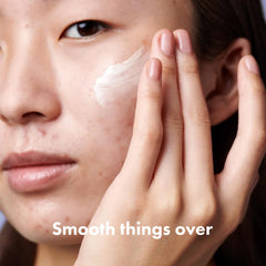 Aplicación nocturna de Rescate Retinol para cuidado suave durante la noche
