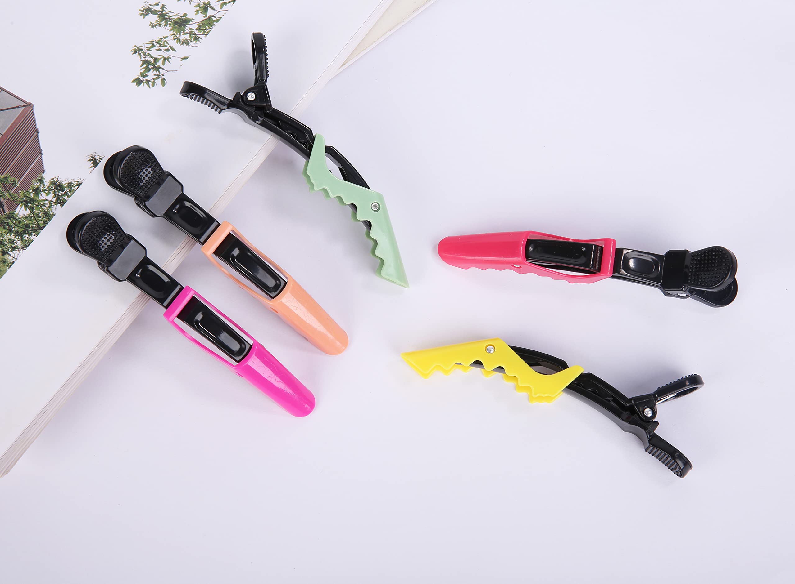 HH&LL non-slip clip with wide teeth ideal for braids and updos.