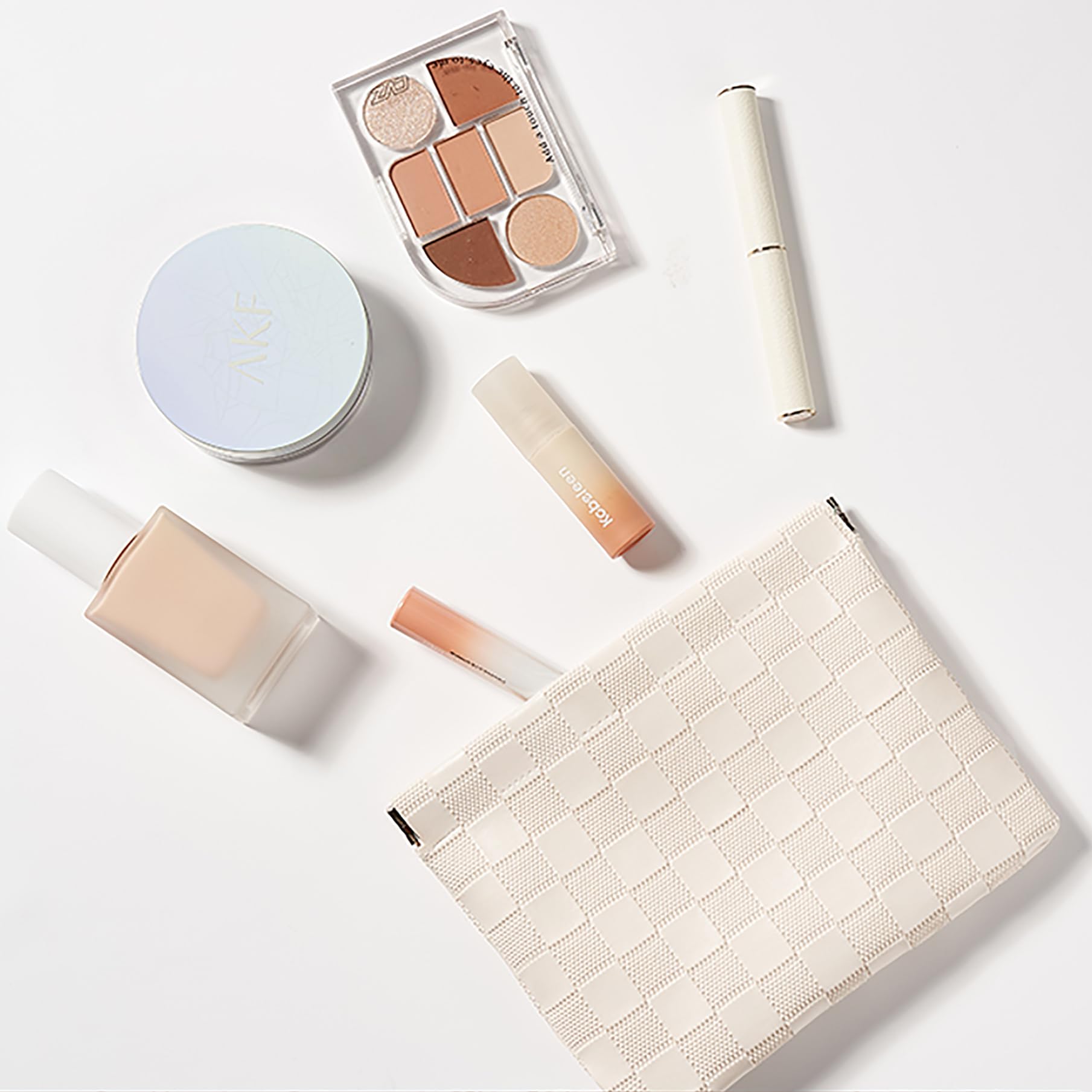 HIGH FIT compact design fits 18 x 14 cm items for easy carry.
