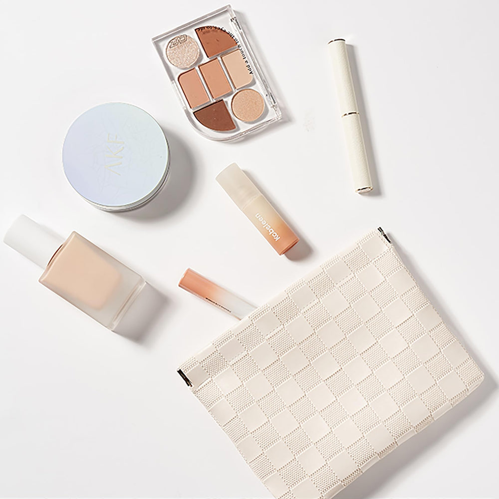 HIGH FIT compact design fits 18 x 14 cm items for easy carry.
