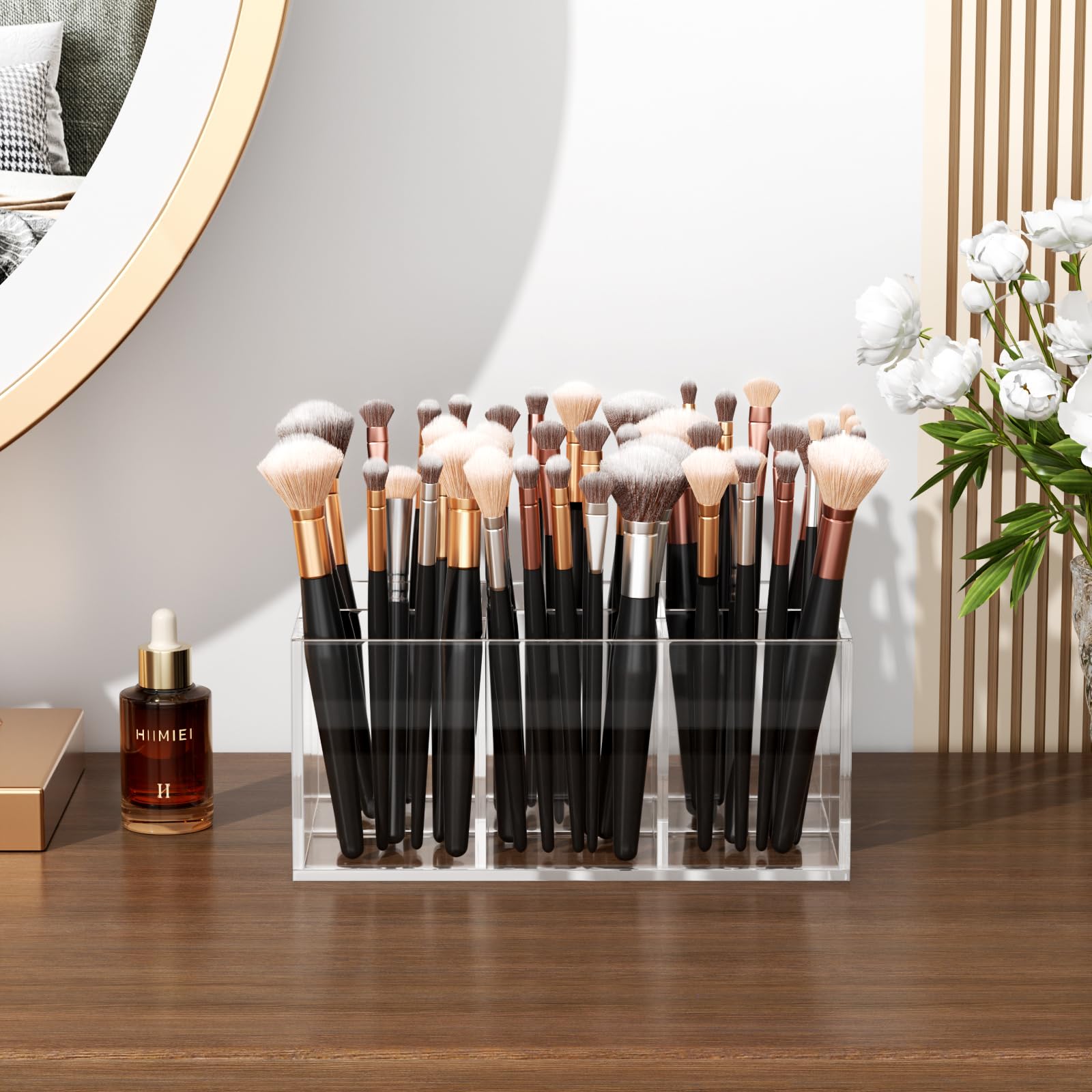 HIIMIEI crystal-clear case keeps cosmetics visible and within reach.
