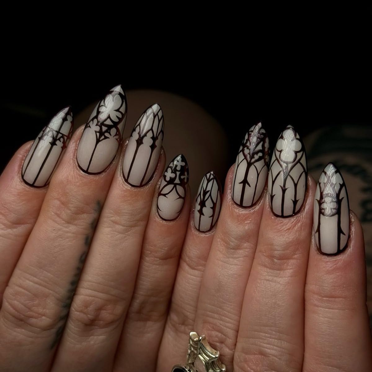 Contenido del kit HJKDSFD con 24 uñas y adhesivo gel para fijación