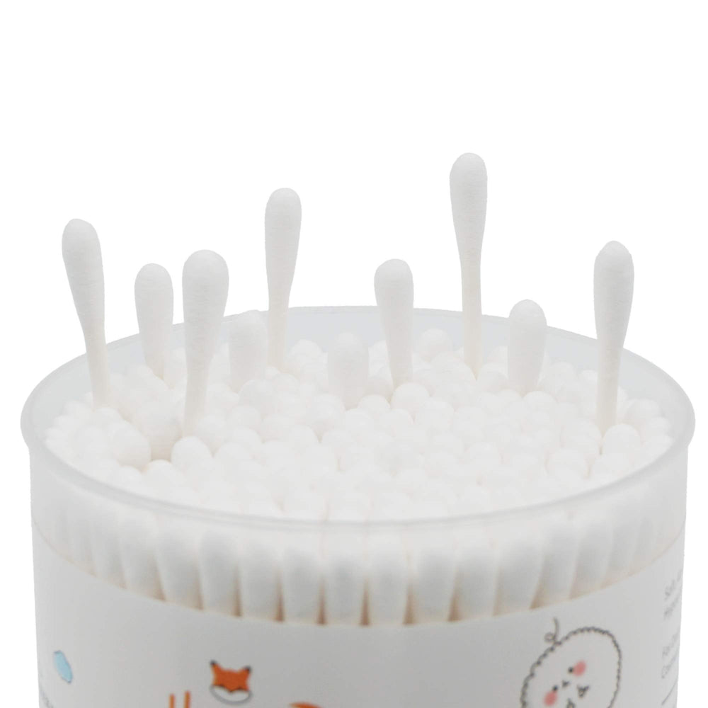 HOMEFOX organic cotton swabs provide natural, chlorine-free material for delicate tasks.