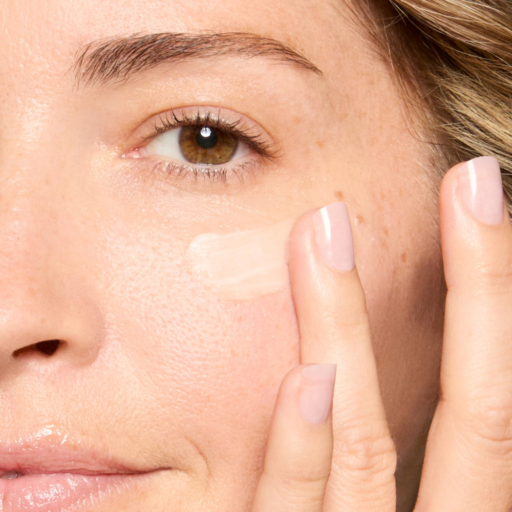 Honest Beauty Calming Phyto Blend image emphasizes barrier-supporting ingredients