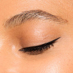 Honest Beauty Longlasting Liquid Eyeliner precise wing stroke on eye illustration.
