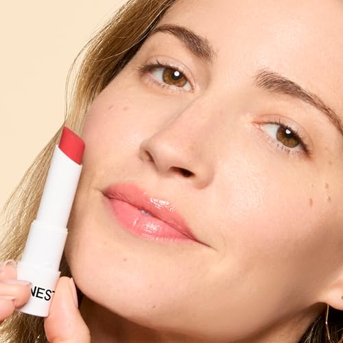 Honest Beauty Avocado Oil ingredient highlight provides nourishing lip care