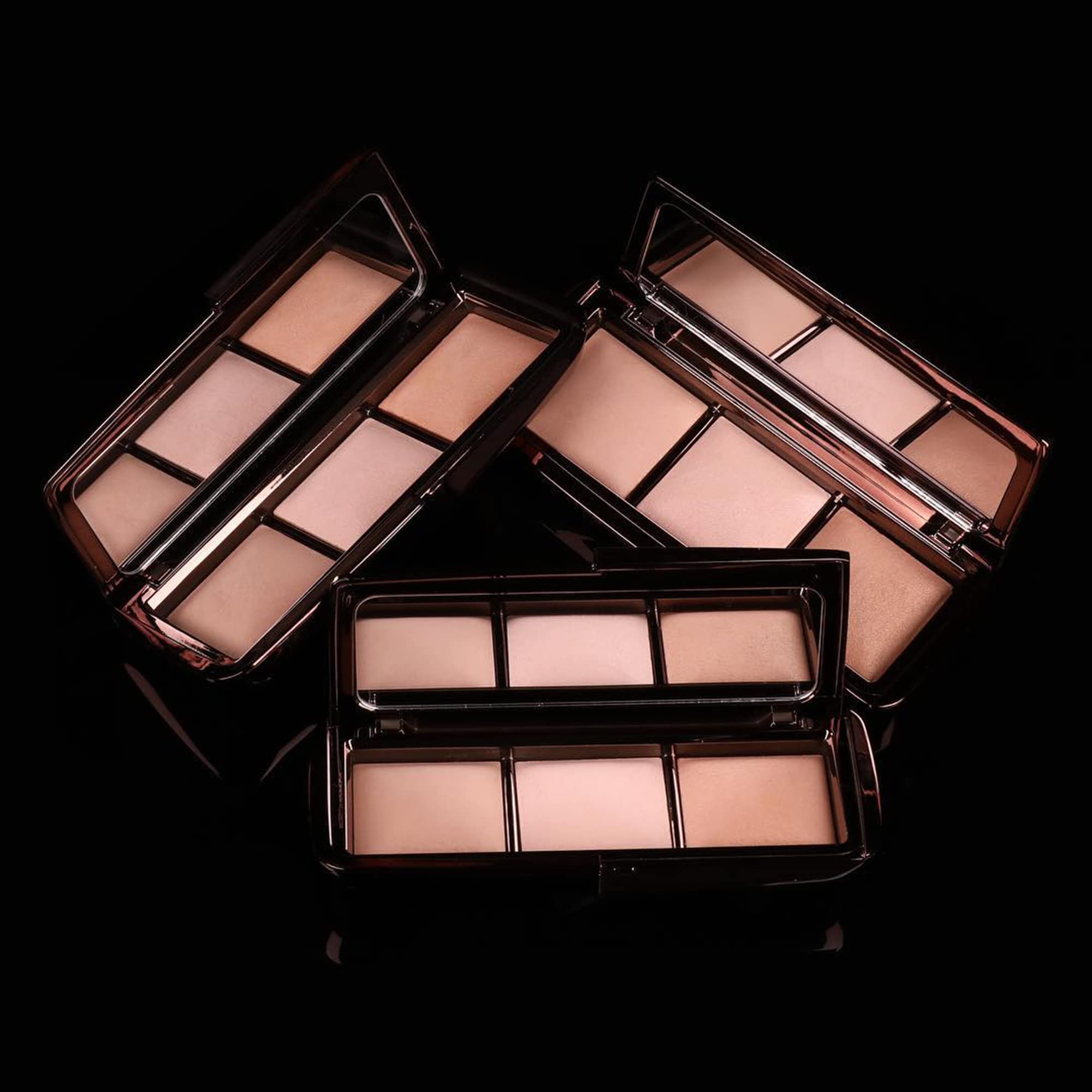 Hourglass Ambient Lighting Palette swatch displays multidimensional luminosity that flatters texture.