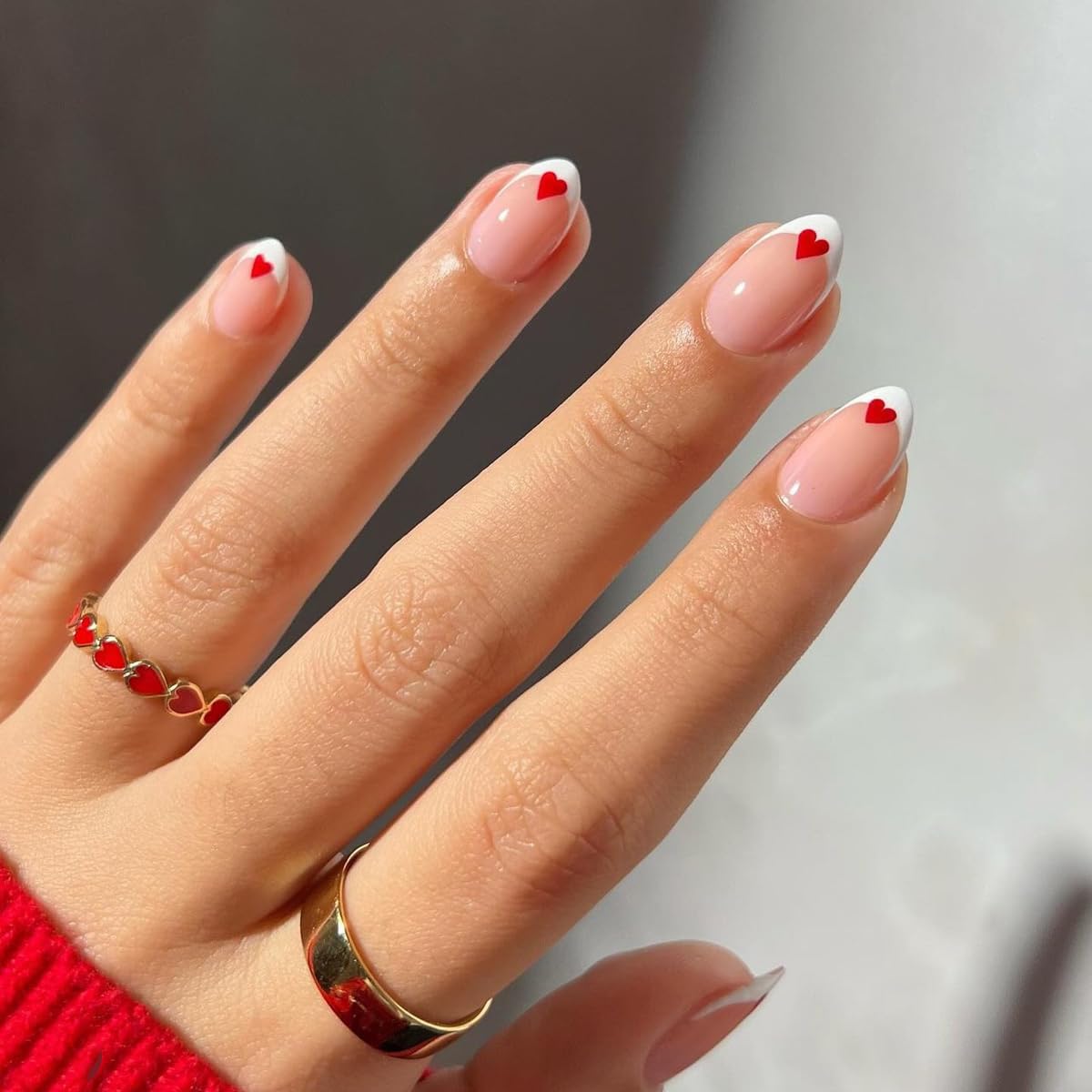 HPYFOI uñas postizas en almendra corta con diseño de corazón rojo para un look romántico
