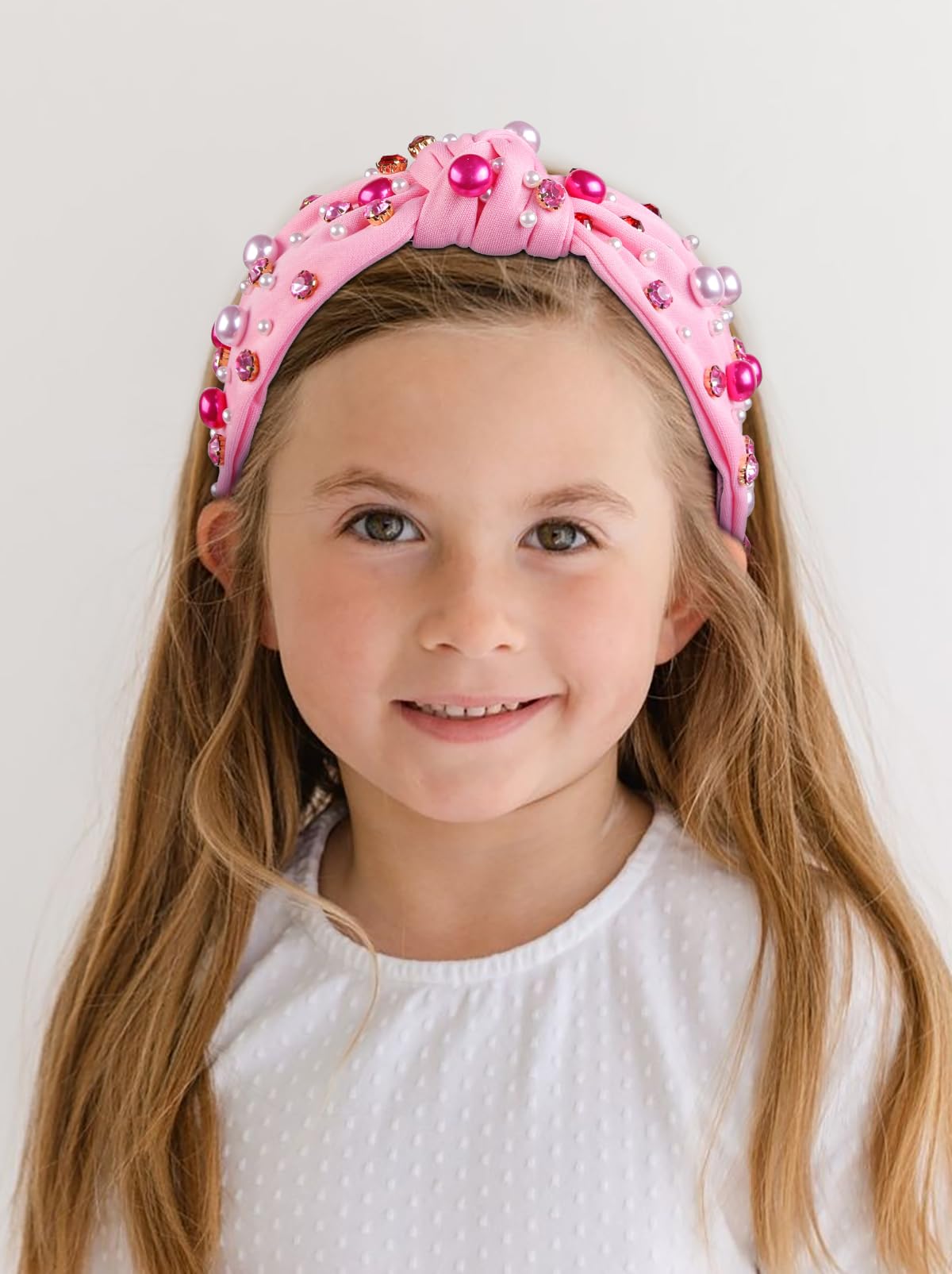 Diadema Huachi look romántico que realza cualquier outfit.