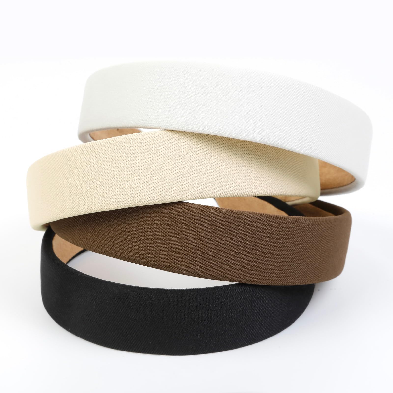 Diadema Huachi para mujer en beige, combina con conjuntos variados.
