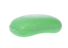 Textura hidratante del jabón, honeyquat y aloe vera para piel suave.