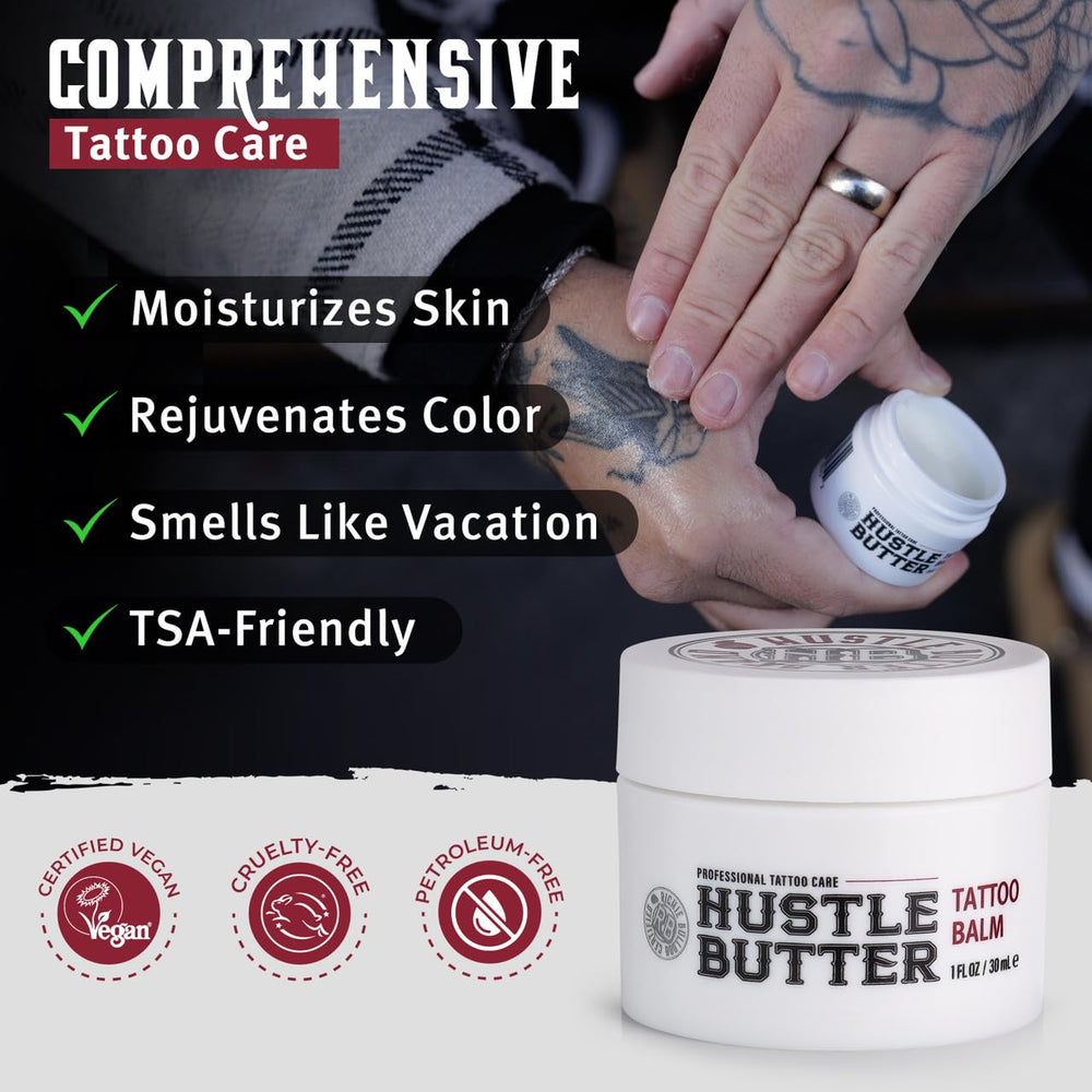 Curación de tatuaje con Hustle Butter Deluxe, hidratación suave.