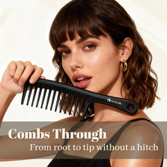 HYOUJIN paddle used on wet hair, demonstrates easy glide without snag.