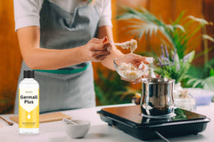 Germall Plus preservante líquido, textura incolora ideal para formulaciones cosméticas.