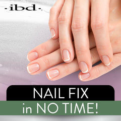 IBD pegamento de uñas aplicado de forma uniforme para un acabado perfecto