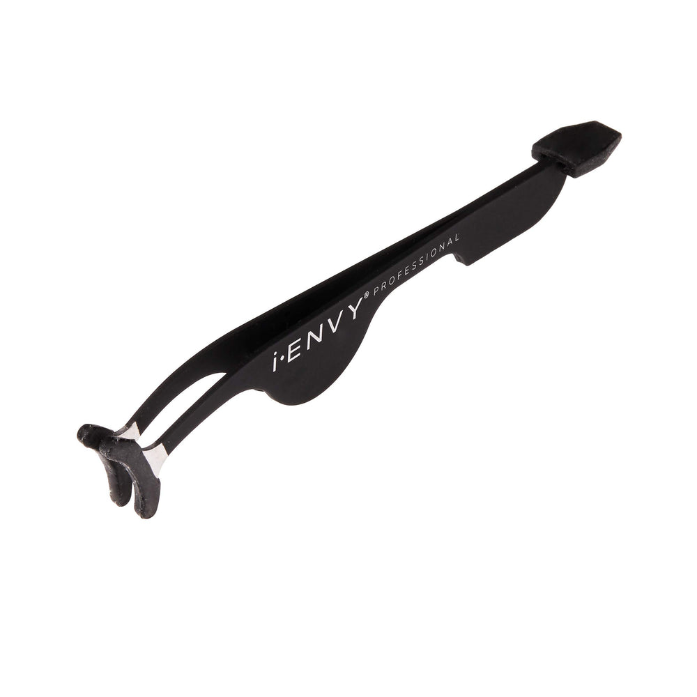 iENVY Kiss precision flat spatula helps blend lashes with natural lash line.