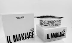 Il Makiage Power Redo bottle close-up showing smoother skin potential.