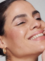 Aura application in a soft wash for everyday wear on the eyelid