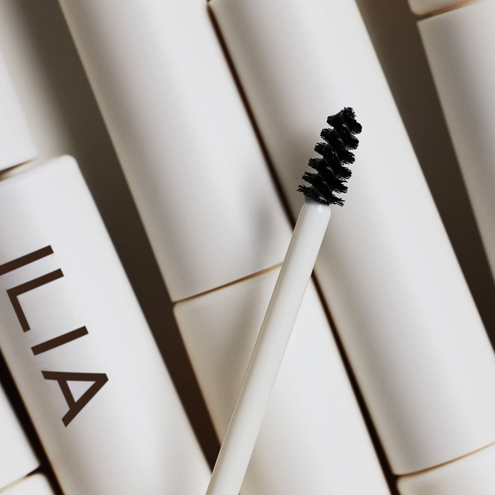 ILIA In Frame Brow Gel Flake-Free Finish for non-crunchy brows.