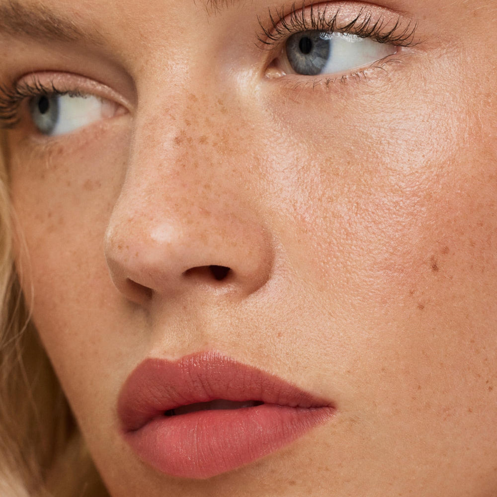 ILIA Lip Sketch Hydrating Crayon Genre application demonstrates easy glide and precise definition.