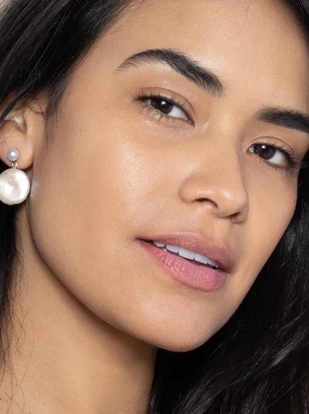 Skin appears hydrated and radiant after blending.