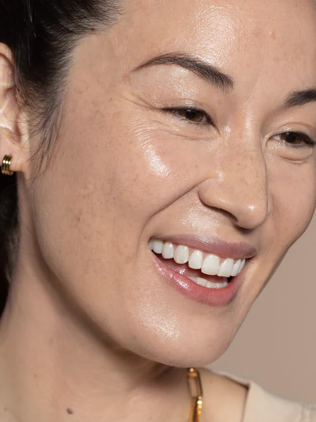 ILIA non-comedogenic tint suitable for pore-conscious skin care.